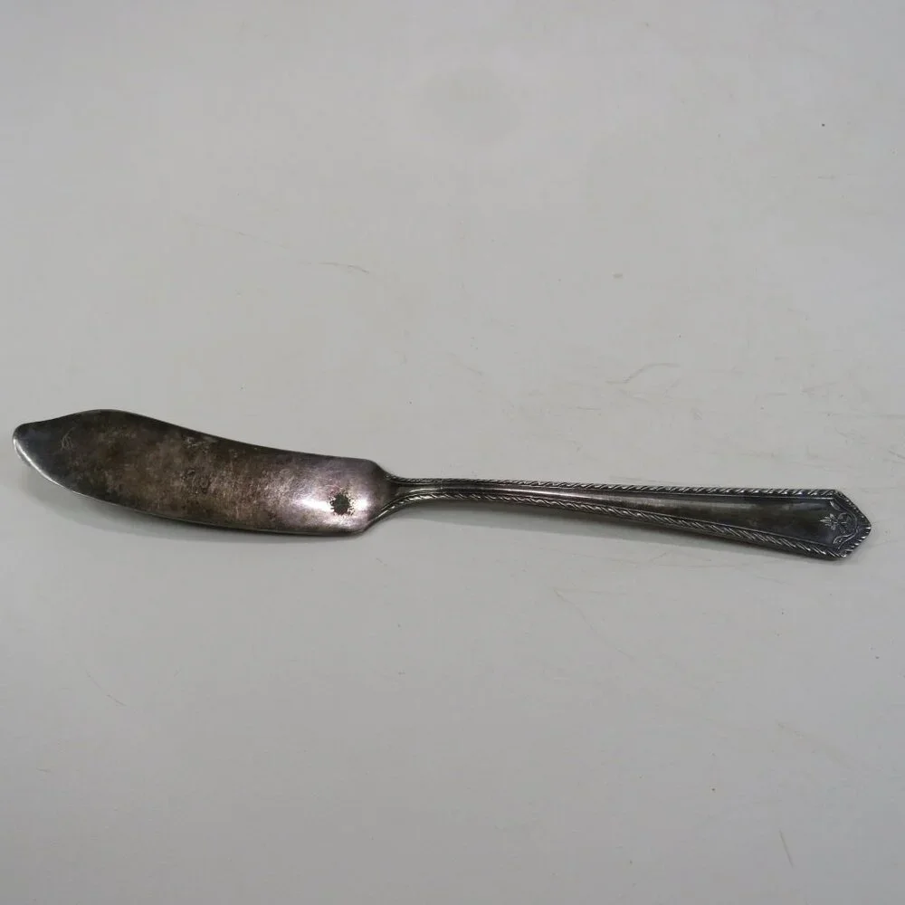 Grosvenor Butter Knife 1921 Oneida AA Silver Plated